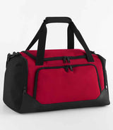 Quadra Pro Team Small Holdall QS277 Red Black